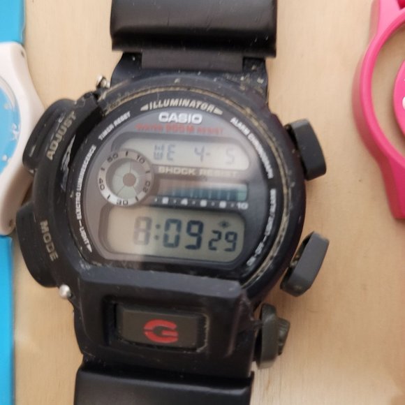 Watch Lot Broken For Parts Assorted Plastic Metal Pieces Missing Crafts As Is - Picture 5 of 11